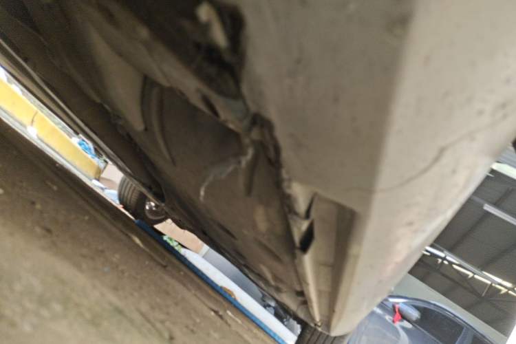 Used Volvo S60 2014 S60L 2.0T Zhiyuan Edition Chassis Front Left