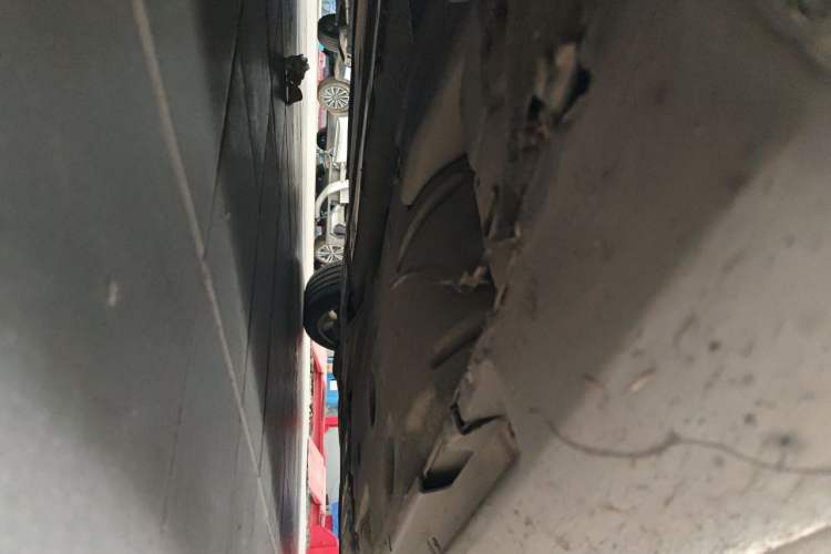 Used Volvo S60 2014 S60L 2.0T Zhiyuan Edition Chassis Front Left