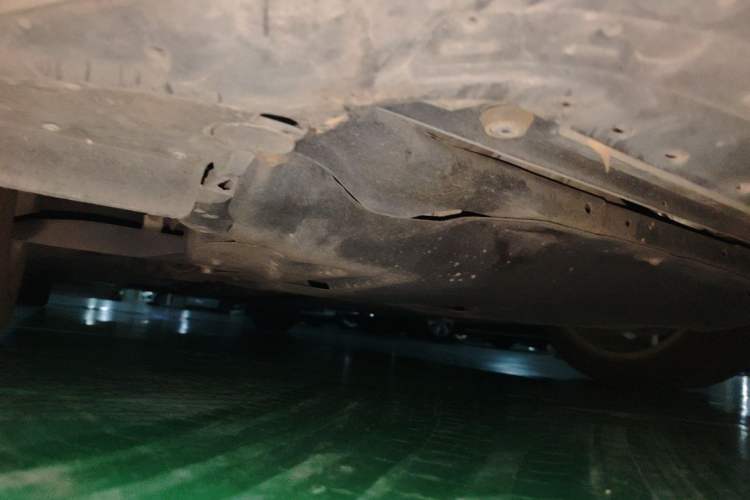 Used Volvo S60 2014 S60L 2.0T Zhiyuan Edition Chassis Front Right