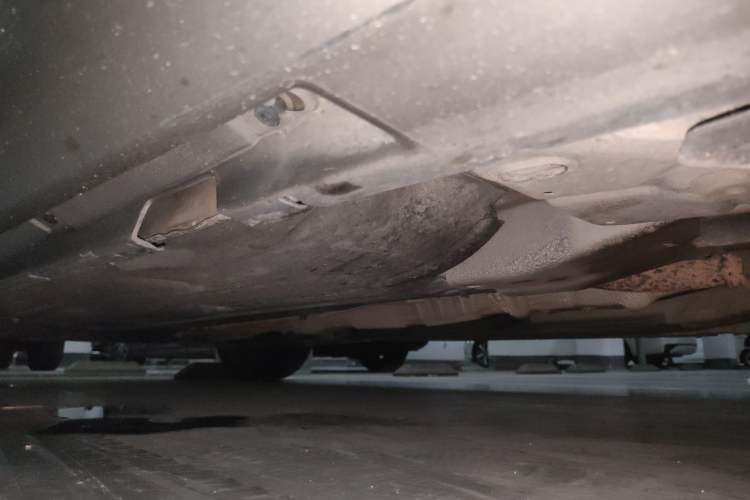 Used Volvo S60 2014 S60L 2.0T Zhiyuan Edition Chassis Front Right