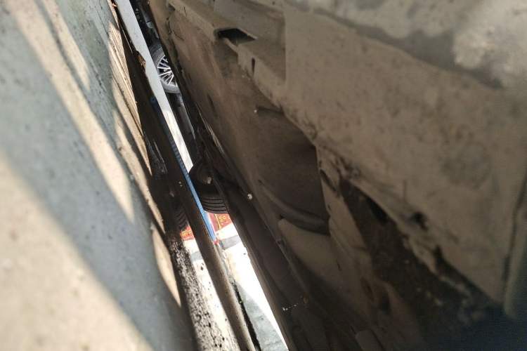 Used Volvo S60 2014 S60L 2.0T Zhiyuan Edition Chassis Front Right