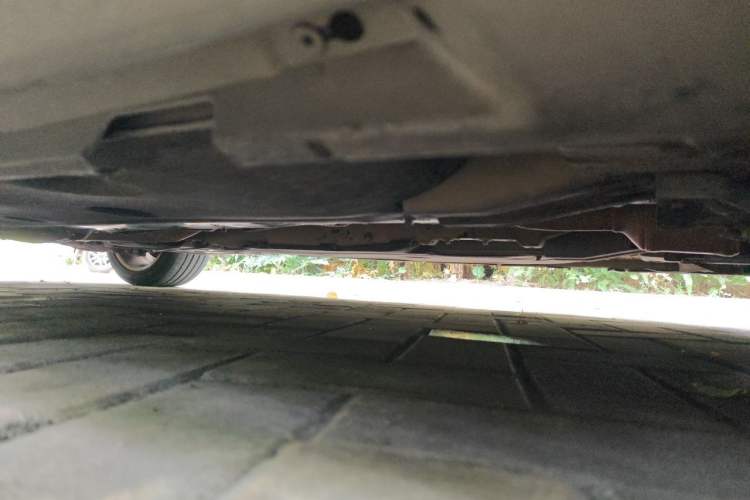 Used Volvo S60 2014 S60L 2.0T Zhiyuan Edition Chassis Front Right
