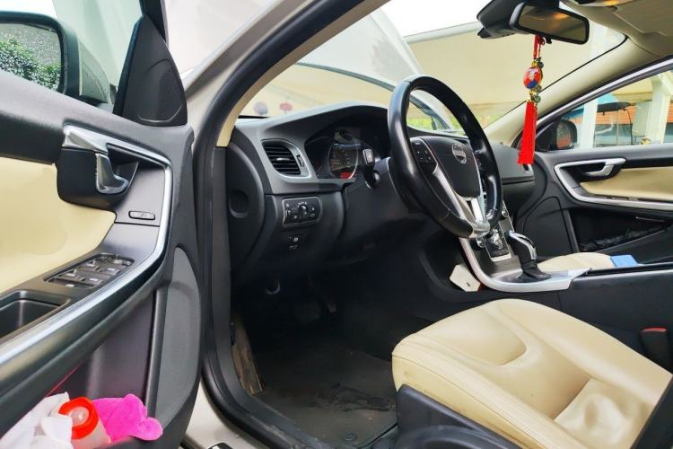 Used Volvo S60 2014 S60L 2.0T Zhiyuan Edition Driver Seat