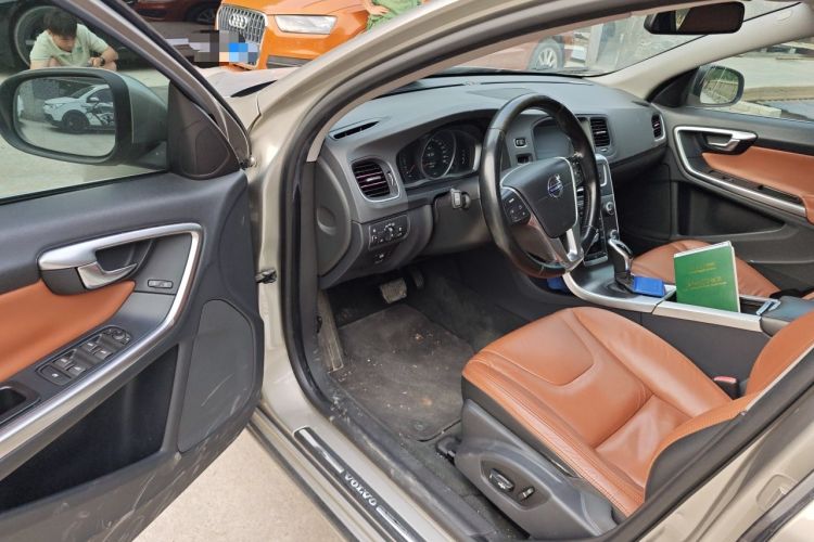 Used Volvo S60 2014 S60L 2.0T Zhiyuan Edition Driver Seat