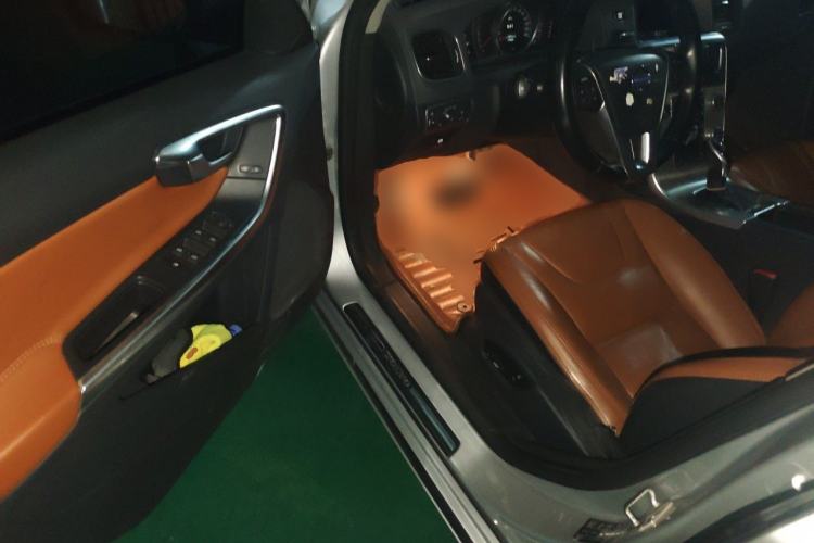 Used Volvo S60 2014 S60L 2.0T Zhiyuan Edition Driver Seat
