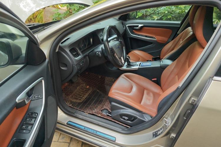 Used Volvo S60 2014 S60L 2.0T Zhiyuan Edition Driver Seat