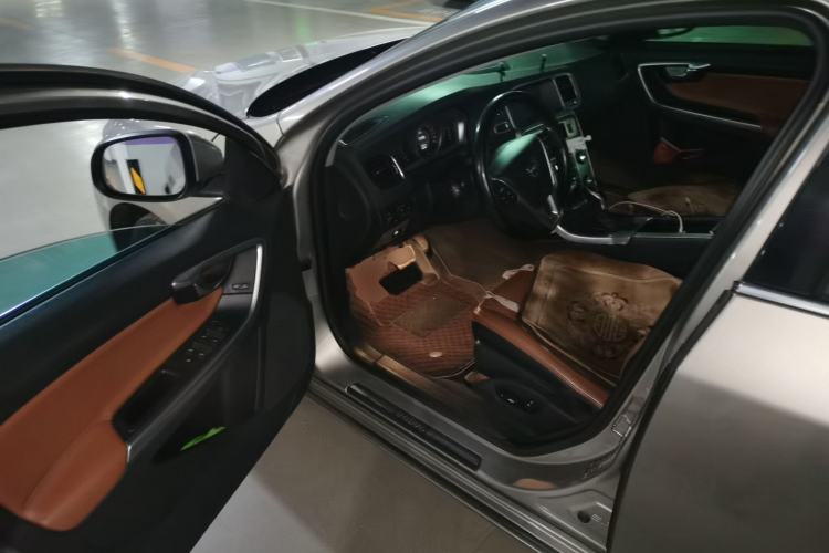 Used Volvo S60 2014 S60L 2.0T Zhiyuan Edition Driver Seat