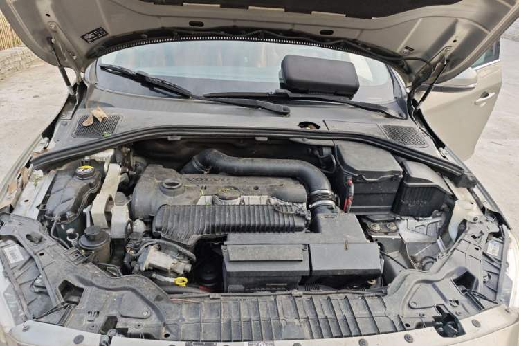 Used Volvo S60 2014 S60L 2.0T Zhiyuan Edition Engine Bay