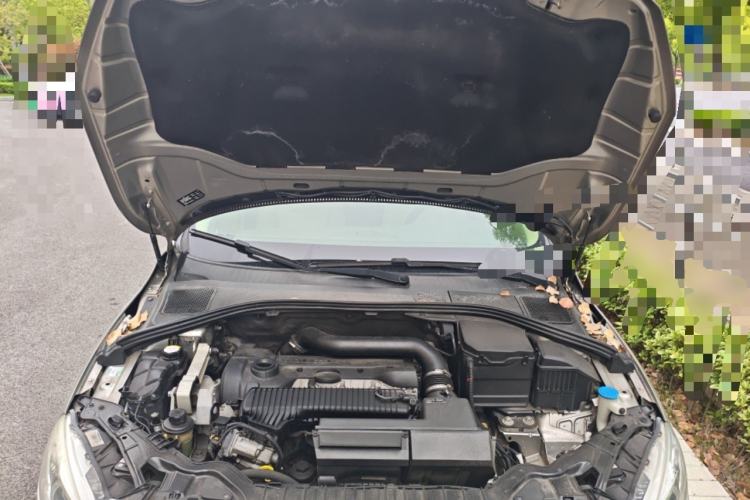 Used Volvo S60 2014 S60L T5 Smart Upgrade Edition Engine Bay
