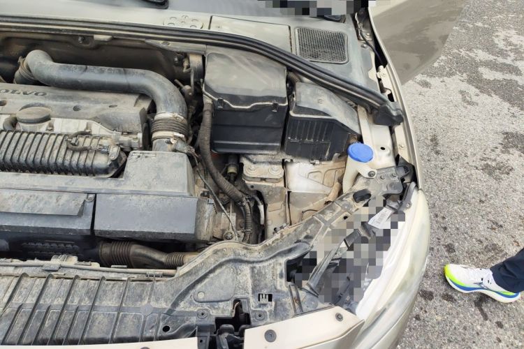Used Volvo S60 2014 S60L 2.0T Zhiyuan Edition Engine Bay Left