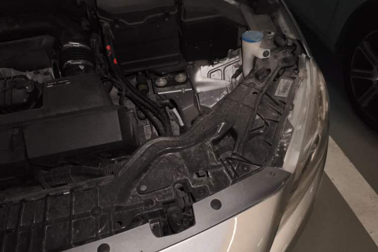 Used Volvo S60 2014 S60L T5 Intelligent Drive Edition Engine Bay Left