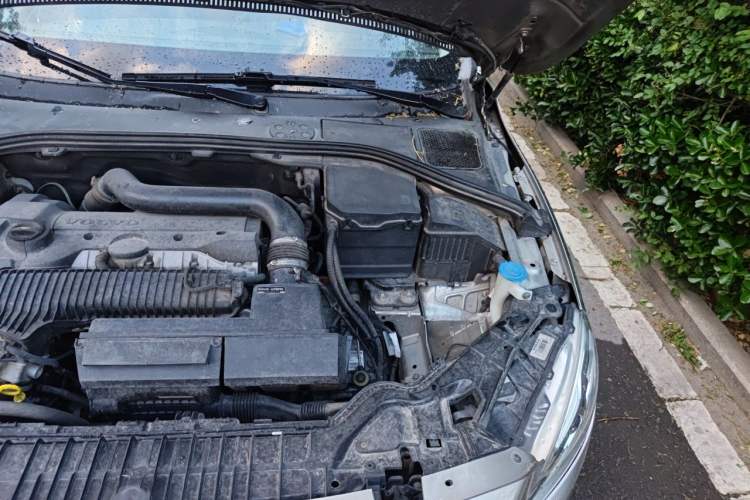 Used Volvo S60 2014 S60L T5 Smart Upgrade Edition Engine Bay Left