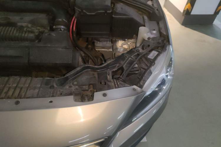 Used Volvo S60 2014 S60L T5 Intelligent Drive Edition Engine Bay Left