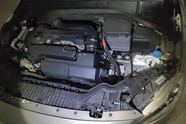 Used Volvo S60 2014 S60L 2.0T Zhiyuan Edition Engine Bay Left