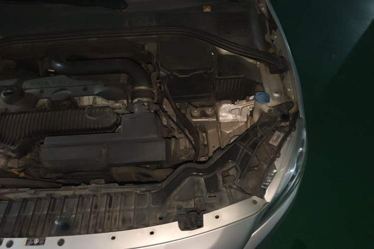 Used Volvo S60 2014 S60L 2.0T Zhiyuan Edition Engine Bay Left