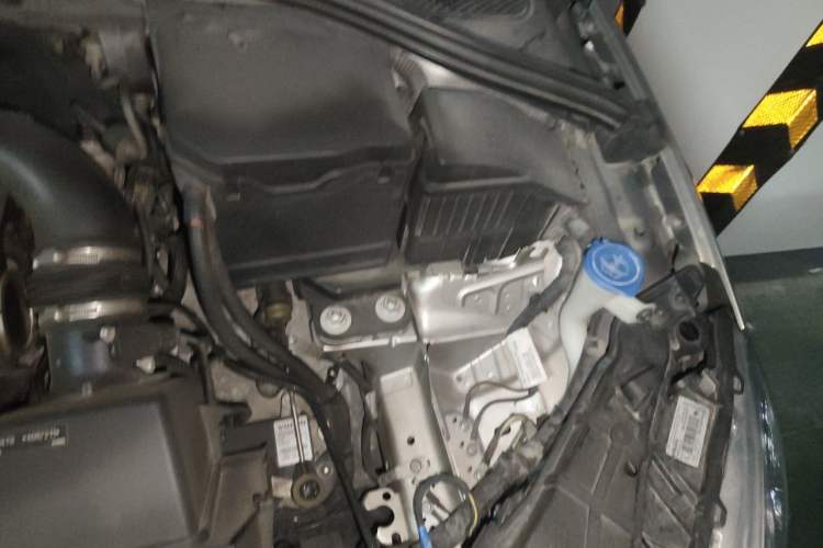 Used Volvo S60 2014 S60L 2.0T Zhiyuan Edition Engine Bay Left