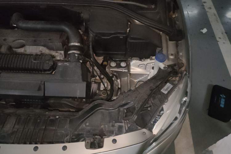 Used Volvo S60 2014 S60L 2.0T Zhiyuan Edition Engine Bay Left