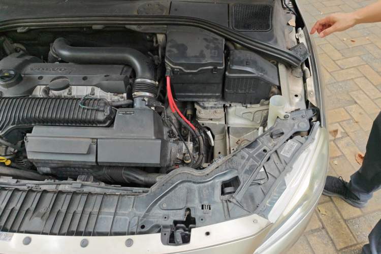 Used Volvo S60 2014 S60L 2.0T Zhiyuan Edition Engine Bay Left