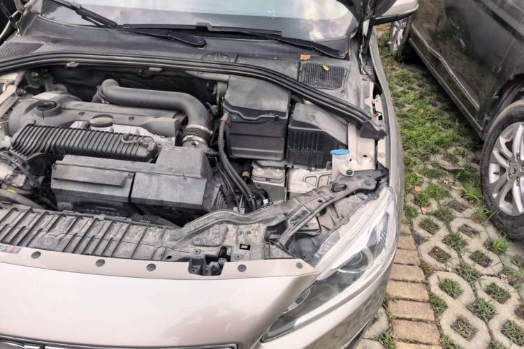 Used Volvo S60 2014 S60L T5 Smart Upgrade Edition Engine Bay Left