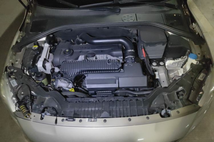 Used Volvo S60 2014 S60L 2.0T Zhiyuan Edition Engine Bay