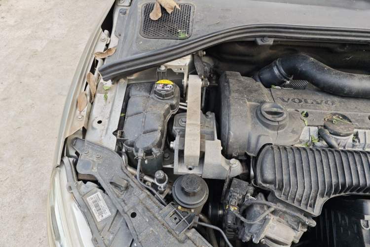 Used Volvo S60 2014 S60L 2.0T Zhiyuan Edition Engine Bay Right
