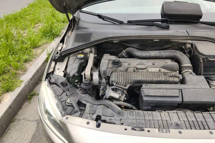 Used Volvo S60 2014 S60L T5 Smart Upgrade Edition Engine Bay Right