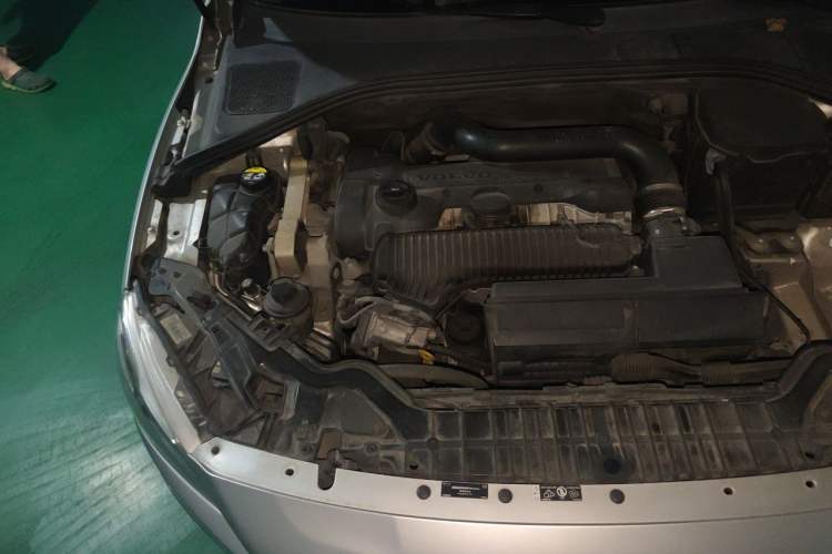 Used Volvo S60 2014 S60L 2.0T Zhiyuan Edition Engine Bay Right