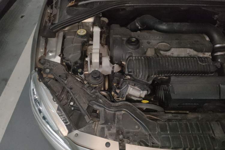 Used Volvo S60 2014 S60L 2.0T Zhiyuan Edition Engine Bay Right