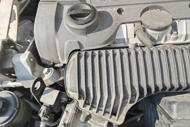 Used Volvo S60 2014 S60L 2.0T Zhiyuan Edition Engine Bay Right