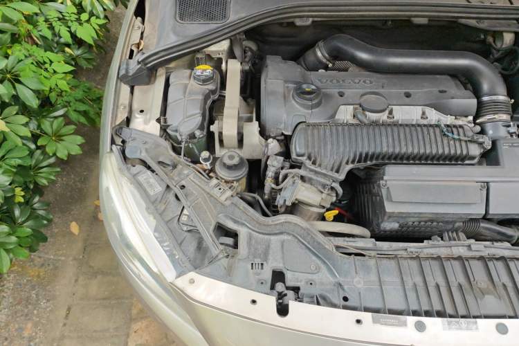 Used Volvo S60 2014 S60L 2.0T Zhiyuan Edition Engine Bay Right