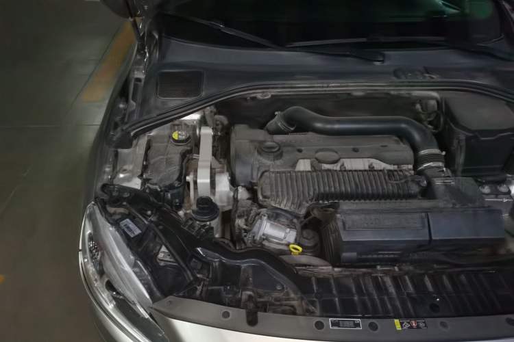 Used Volvo S60 2014 S60L 2.0T Zhiyuan Edition Engine Bay Right