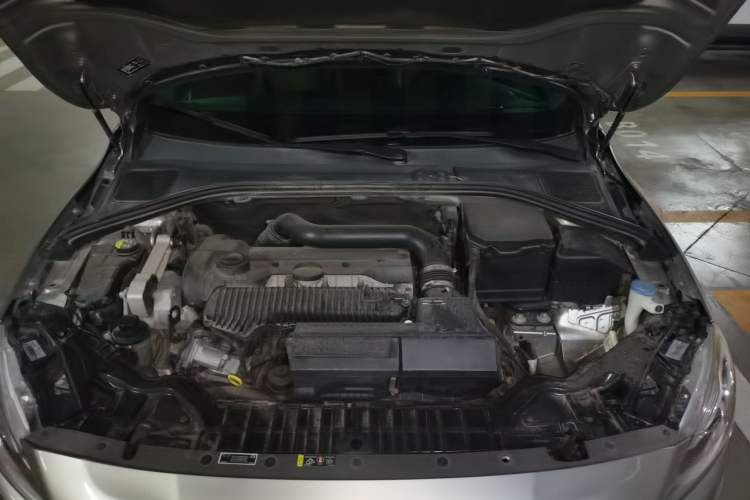 Used Volvo S60 2014 S60L 2.0T Zhiyuan Edition Engine Bay