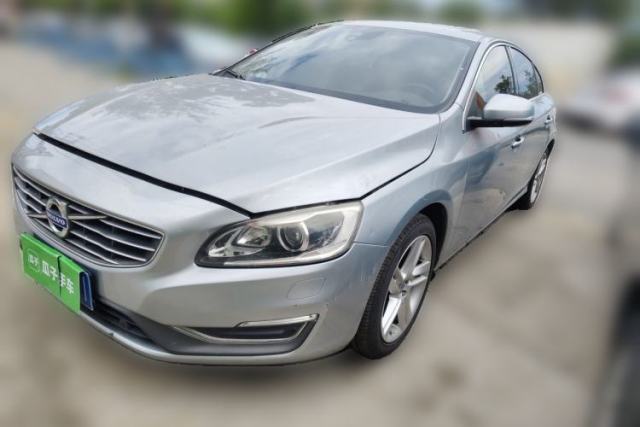 Ojetý Volvo S60 2014 S60L T5 Intelligent Drive Edition