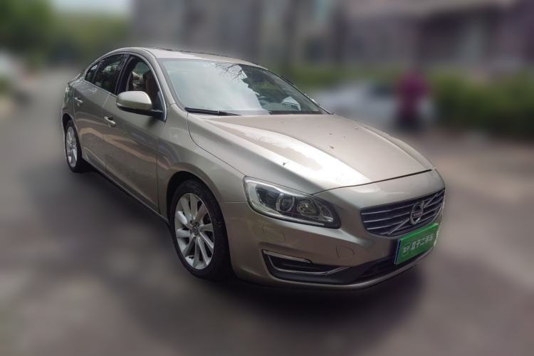 Used Volvo S60 2014 T5 Zhiyi Edition Front Right 45 Deg
