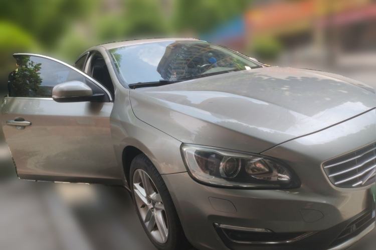 Used Volvo S60 2014 T5 Zhiya Edition Front Right 45 Deg