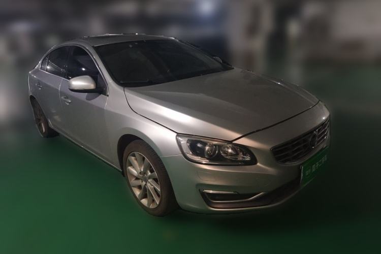 Used Volvo S60 2014 S60L 2.0T Zhiyuan Edition Front Right 45 Deg