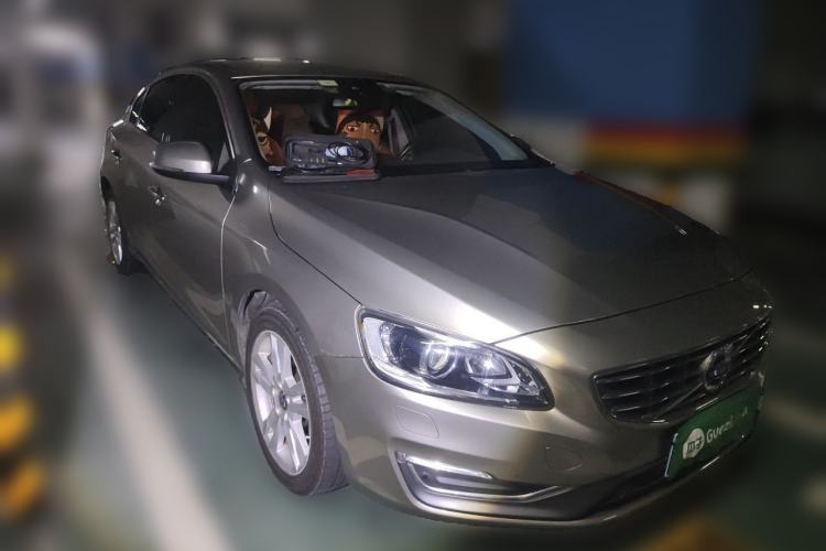 Used Volvo S60 2014 S60L 2.0T Zhiyuan Edition Front Right 45 Deg