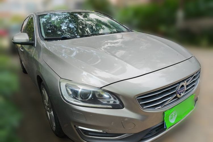 Used Volvo S60 2014 S60L 2.0T Zhiyuan Edition Front Right 45 Deg