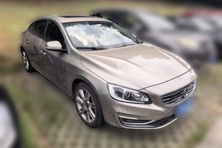 Used Volvo S60 2014 S60L T5 Smart Upgrade Edition Front Right 45 Deg