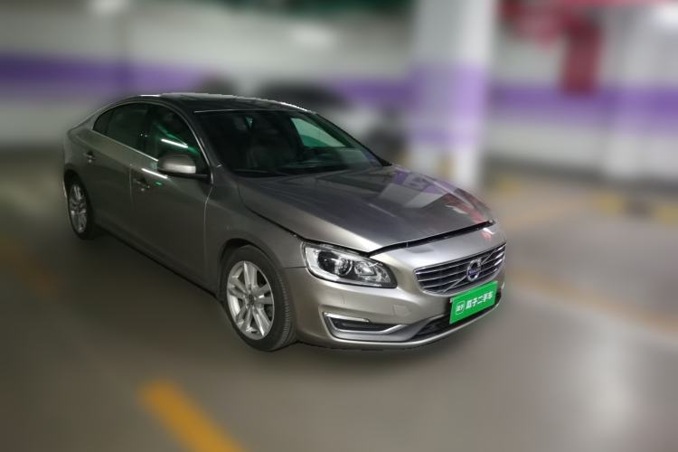Used Volvo S60 2014 S60L 2.0T Zhiyuan Edition Front Right 45 Deg