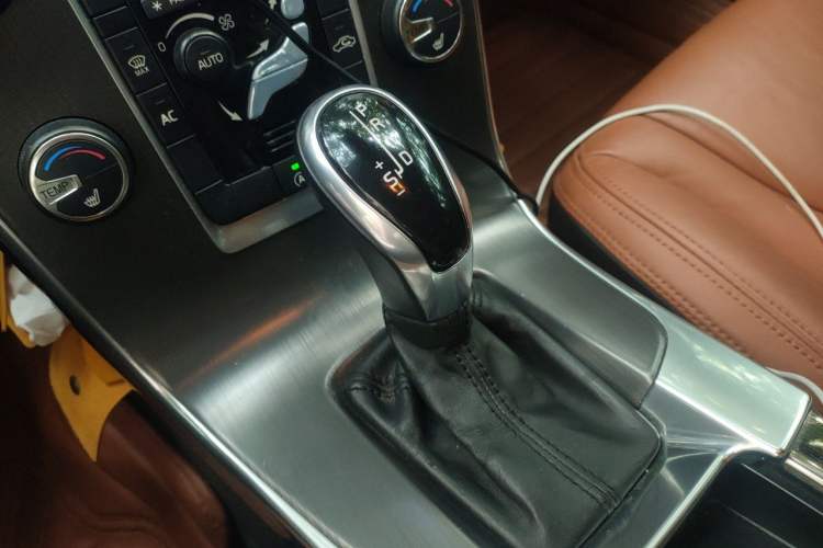 Used Volvo S60 2014 S60L T5 Intelligent Drive Edition Gear Lever