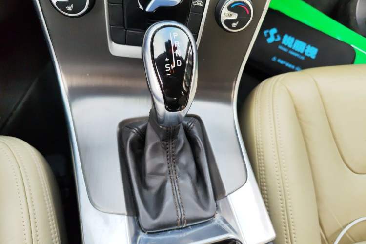 Used Volvo S60 2014 S60L 2.0T Zhiyuan Edition Gear Lever