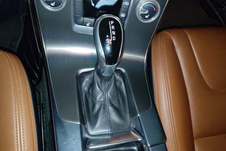 Used Volvo S60 2014 S60L T5 Intelligent Drive Edition Gear Lever
