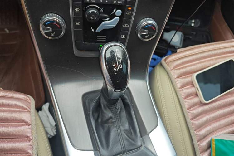 Used Volvo S60 2014 S60L T5 Intelligent Drive Edition Gear Lever