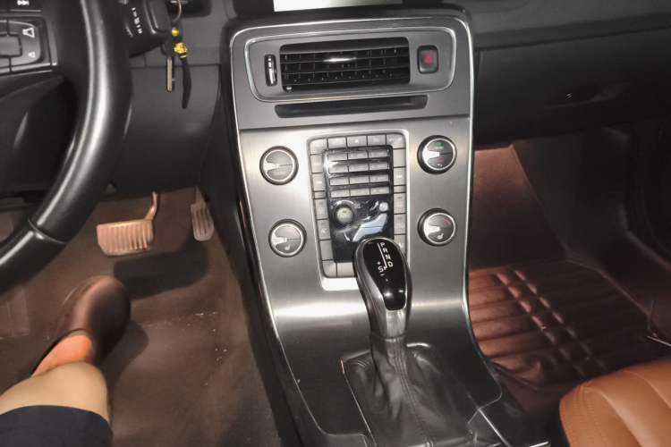 Used Volvo S60 2014 S60L T5 Intelligent Drive Edition Gear Lever