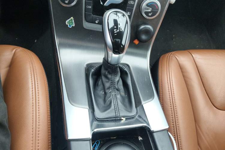 Used Volvo S60 2014 S60L T5 Smart Upgrade Edition Gear Lever