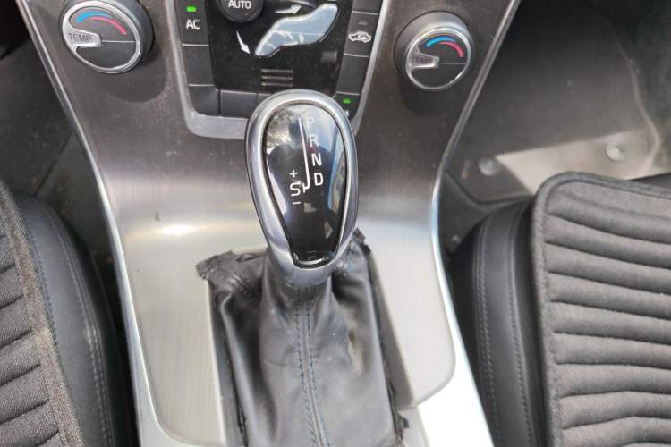 Used Volvo S60 2014 S60L 2.0T Intelligent Upgrade Edition Gear Lever