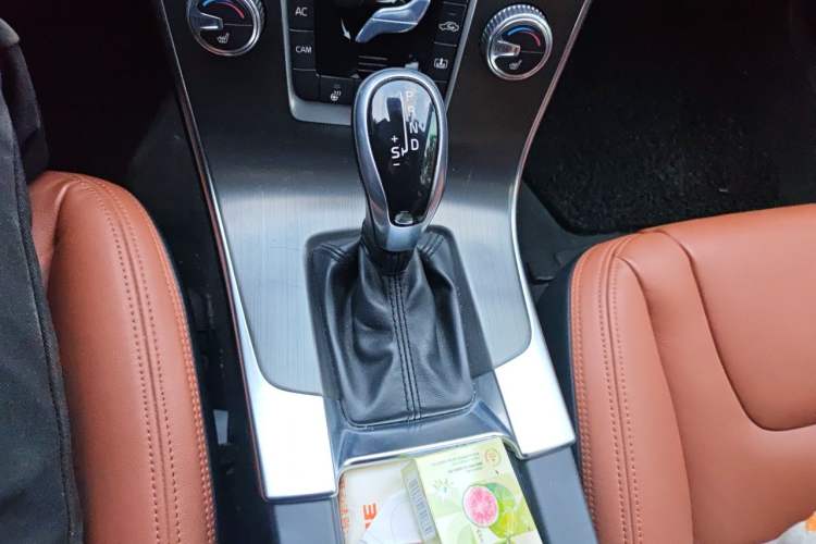 Used Volvo S60 2014 S60L T5 Smart Upgrade Edition Gear Lever