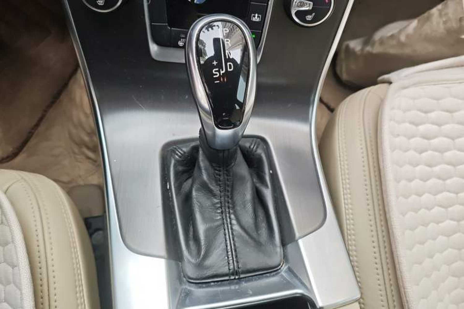 Used Volvo S60 2014 S60L T5 Smart Upgrade Edition Gear Lever