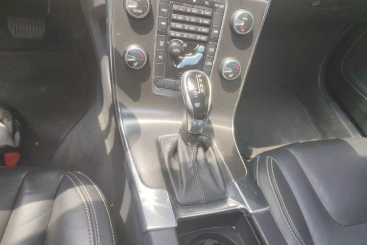 Used Volvo S60 2014 T5 Zhiya Edition Gear Lever